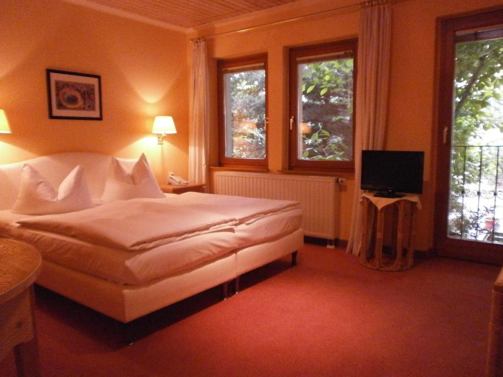 Gasthof Und Landhotel Zur Ausspanne Klipphausen الغرفة الصورة