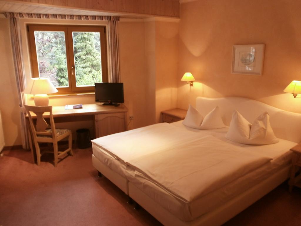 Gasthof Und Landhotel Zur Ausspanne Klipphausen الغرفة الصورة