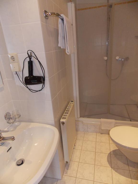 Gasthof Und Landhotel Zur Ausspanne Klipphausen الغرفة الصورة